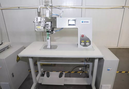 剛剛,國(guó)機(jī)集團(tuán)奮戰(zhàn)9天研制的央企首臺(tái)醫(yī)用防護(hù)服壓條機(jī)通過國(guó)家工信部鑒定