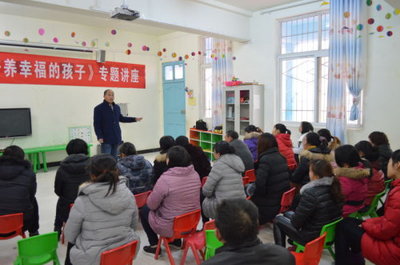 平橋區(qū)黑馬石幼兒園舉辦家庭教育報(bào)告會(huì) 開展咨詢服務(wù)惠及家長(zhǎng)